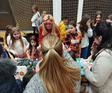 U hali OŠ “Žarko Zrenjanin” održan humanitarni novogodišnji bazar