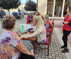 Besplatnim merenjem pritiska i šećera u krvi, u Apatinu obeležen “Svetski dan srca”