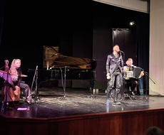 Koncert najlepših ljubavnih pesama „Kad srce zapeva“ oduševio apatinsku publiku