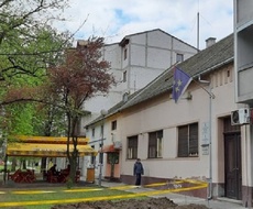 ZAŠTO NA MESNOJ ZAJEDNICI, PORED VOJVOĐANSKE, NEMA ZASTAVE SRBIJE?