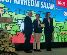 Tri velika zlata i plaketa za visok kvalitet meda za Porodično pčelarstvo Hegediš na Novosadskom sajmu