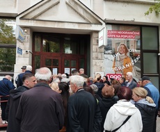 Gužve ispred pošti! Počele prijave za turističke vaučere