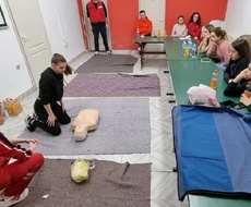 Utorkom, četvrtkom i subotom PREDAVANjA na temu PRVE POMOĆI za osnovce i srednjoškolce
