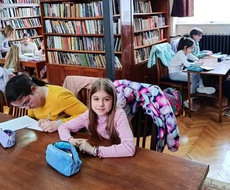 Četvoro dece iz opštine Apatin ostvarilo plasman na republičko takmičenje “Čitalići klikeraši 2026.”