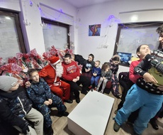 Humanost bez granica! Mali prinčevi i princeze dočekali svog Deda Mraza