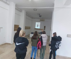 U galeriji Meander održana UMETNIČKA RADIONICA za srednjoškolce