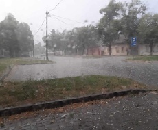 Na snazi narandžasti meteoalarm! Najavljeni obilni pljuskovi, jak olujni vetar i grad