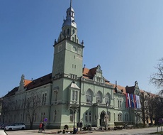 OPŠTINA, GODINAMA, KORIŠĆENJE JAVNE POVRŠINE NAPLAĆUJE PO DVA OSNOVA!