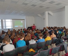 Crveni krst Apatin održao niz PREDAVANjA o HIV-u za apatinske učenike