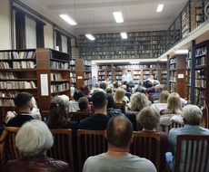 Muzičko – poetsko veče ispunilo salu apatinske biblioteke do poslednjeg mesta