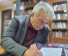 U apatinskoj biblioteci predstavljena zbirka pesama Gorana Dozeta