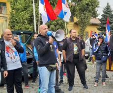 PROTESTNI SKUP U SOMBORU: ZAUSTAVITI NASILJE I VANDALIZAM MIGRANATA