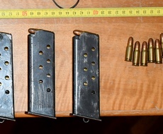 UHAPŠEN ZBOG DRŽANJA I STAVLJANJA U PROMET BOMBI, ORUŽJA I DROGE