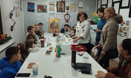 Evgenija i Vsevolod Tretjakov održali radionicu izrade i ukrašavanja medenjaka deci iz „Malog Princa“