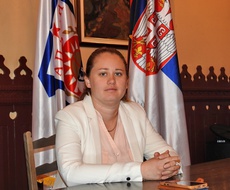 PREDSEDNICA OPŠTINE APATIN DUBRAVKA KORAĆ ČESTITALA SVIM GRAĐANIMA OPŠTINE APATIN BOŽIĆ I NOVU GODINU