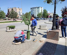 U toku RESTAURACIJA UMETNIČKIH DELA postavke "Skulpture na otvorenom Apatin"