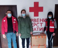 SOLIDARNOST MEĐU APATINCIMA: Crveni krst uručio donaciju UD “Mali Princ”