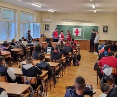 Crveni krst održao NOVA PREDAVANjA za apatinske srednoškolce