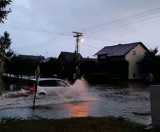 KIŠA NE PRESTAJE, POLA GRADA POD VODOM