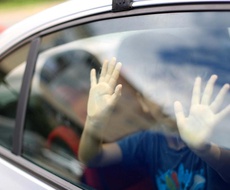 VOZAČI OPREZ: Automobil parkiran na suncu postaje opasan po život!